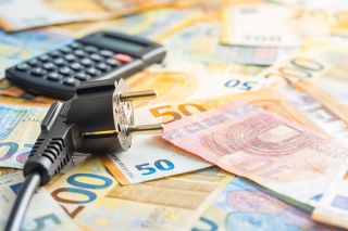 Foto: Geld und Strom